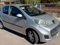 Usata Peugeot 107 68 CV (50 kW) 2010 Grigio Utilitaria