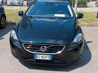 Usata Volvo V40 Momentum 120 CV (88 kW) 2016 Nero Berlina