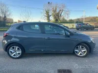 Usata Renault Clio V Zen 101 CV (74 kW) 2020 Grigio Berlina