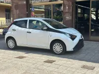 Usata Toyota Aygo Connect Style 72 CV (52 kW) 2021 Bianco Utilitaria