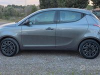 Usata Lancia Ypsilon 69 CV (50 kW) 2015 Grigio Utilitaria