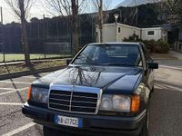 Usata Mercedes 200 122 CV (89 kW) 1989 Grigio Berlina