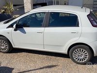 Usata Fiat Grande Punto 77 CV (56 kW) 2011 Bianco Utilitaria