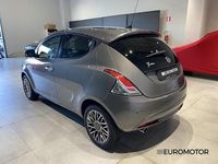 Usado Lancia Ypsilon Gold 69 HP (50 kW) 2021 Cinzento Citadino