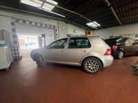 Usata VW Golf IV 104 CV (76 kW) 2001 Argento Berlina