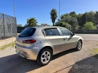 Usata Alfa Romeo 147 120 CV (88 kW) 2006 Grigio Utilitaria