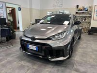 Usata Toyota Yaris 280 CV (205 kW) 2024 Grigio Utilitaria