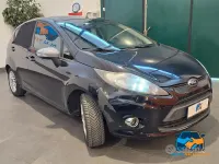 Usata Ford Fiesta 82 CV (60 kW) 2012 Nero Berlina