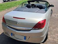 Usata Opel Astra Cabriolet Cosmo 116 CV (85 kW) 2007 Argento Cabrio