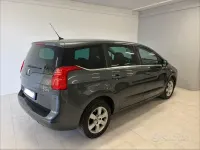 Usata Peugeot 5008 112 CV (82 kW) 2010 Grigio Monovolume