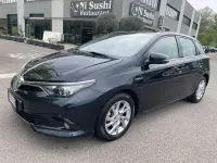 Begagnad Toyota Auris Hybrid 99 HK (72 kW) 2015 Svart Sedan