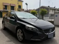 Usata Volvo V40 177 CV (130 kW) 2012 Nero Utilitaria