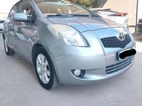 Usata Toyota Yaris 90 CV (66 kW) 2007 Grigio Utilitaria