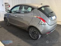 Usata Lancia Ypsilon Silver 70 CV (51 kW) 2022 Grigio metallizzato Utilitaria