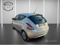 Usata Lancia Ypsilon Gold 69 CV (50 kW) 2017 Grigio Utilitaria