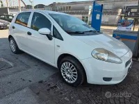 Usata Fiat Grande Punto 75 CV (55 kW) 2009 Bianco Utilitaria