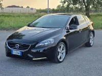 Usata Volvo V40 115 CV (84 kW) 2013 Nero Berlina