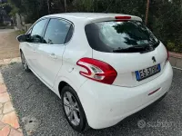 Usata Peugeot 208 Allure 92 CV (67 kW) 2013 Bianco Utilitaria