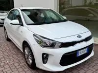 Usata Kia Rio 84 CV (61 kW) 2018 Bianco Berlina