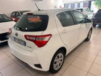 Usata Toyota Yaris Hybrid Business Edition 73 CV (53 kW) 2019 Bianco Berlina