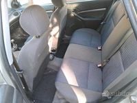 Usado Ford Focus 100 HP (73 kW) 2001 Cinzento Carrinha