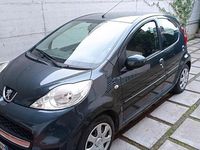 Usata Peugeot 107 68 CV (50 kW) 2011 Grigio Utilitaria