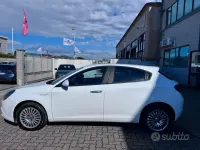 Begagnad Alfa Romeo Giulietta 120 HK (88 kW) 2018 Vit Halvkombi