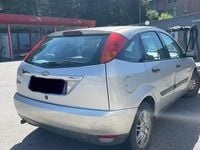 Usata Ford Focus Ghia 100 CV (73 kW) 2001 Utilitaria