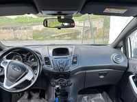 Usata Ford Fiesta 125 CV (91 kW) 2015 Bianco Utilitaria