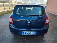 Usata Dacia Sandero Lauréate 75 CV (55 kW) 2014 Blu Berlina