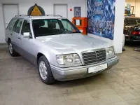Usata Mercedes E220 150 CV (110 kW) 1993 Argento Station wagon