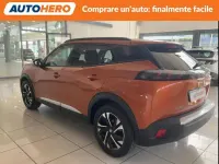 Usata Peugeot 2008 Allure 101 CV (74 kW) 2022 Arancio SUV