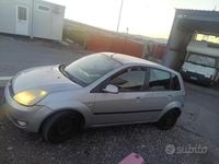Begagnad Ford Fiesta 75 HK (55 kW) 2005 Grå Halvkombi