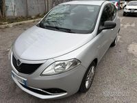 Usata Lancia Ypsilon 69 CV (50 kW) 2016 Grigio Utilitaria