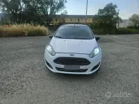 Usata Ford Fiesta 75 CV (55 kW) 2013 Berlina