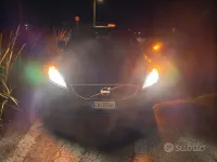 Gebraucht Volvo V40 115 PS (84 kW) 2012 Schwarz Kleinwagen