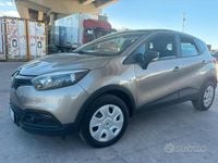 Usado Renault Captur Iconic 90 CV (66 kW) 2016 Marrón SUV