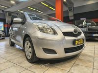 Usata Toyota Yaris Sol 101 CV (74 kW) 2010 Argento Utilitaria