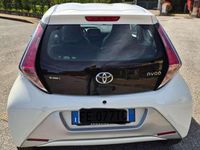 Second-hand Toyota Aygo X-clusiv 69 CP (50 kW) 2016 Alb Hatchback