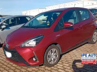 Usata Toyota Yaris Hybrid Active 73 CV (53 kW) 2019 Rosso Berlina