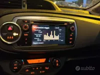 Usata Toyota Yaris Lounge 90 CV (66 kW) 2014 Bianco Utilitaria