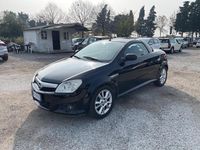 Usata Opel Tigra Sport 69 CV (50 kW) 2007 Nero Cabrio