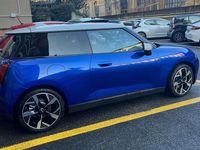 Usata Mini Cooper SE Favoured 64 kW (88 CV) 2024 Blu/azzurro Utilitaria