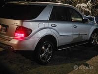 Usata Mercedes ML320 224 CV (164 kW) 2005 Grigio SUV