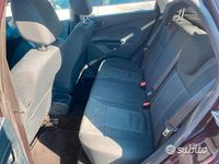 Usata Ford Fiesta Titanium 99 CV (72 kW) 2010 Marrone Utilitaria