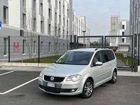 Begagnad VW Touran Highline 150 HK (110 kW) 2010 Minibuss