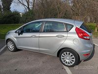 Usata Ford Fiesta 75 CV (55 kW) 2011 Grigio Utilitaria
