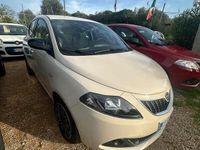 Usata Lancia Ypsilon Silver 70 CV (51 kW) 2022 Beige Utilitaria