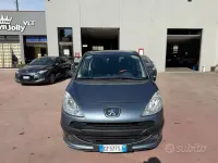 Usata Peugeot 1007 73 CV (53 kW) 2006 Marrone Monovolume