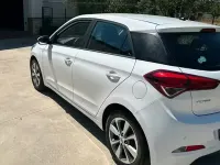 Usata Hyundai i20 75 CV (55 kW) 2016 Bianco Berlina